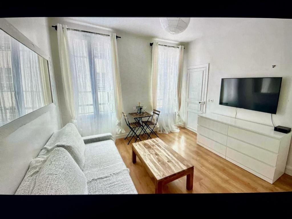 Cute One Bedroom In Le Marais Appartement Parijs